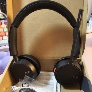 Plantronics Voyager 4220 UC PLT Black Wireless Headset - WFH headset